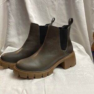 Steve Madden Howler boots in size 7 1/2